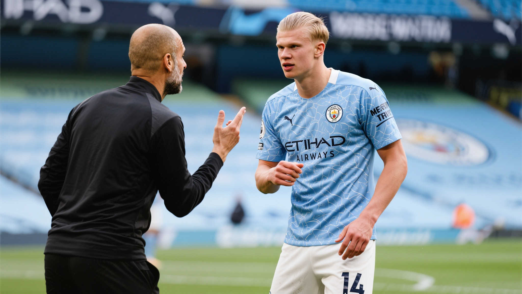 哈兰德离破门只差一尺,瓜迪奥拉场边倾力指点 在足球战术的精妙博弈中,一个教练与球员之间微小的沟